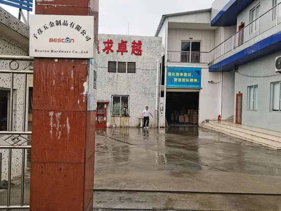 Adult Portable Adjustable King Size Folding Sleeping Platform Bed Frame with Wheel