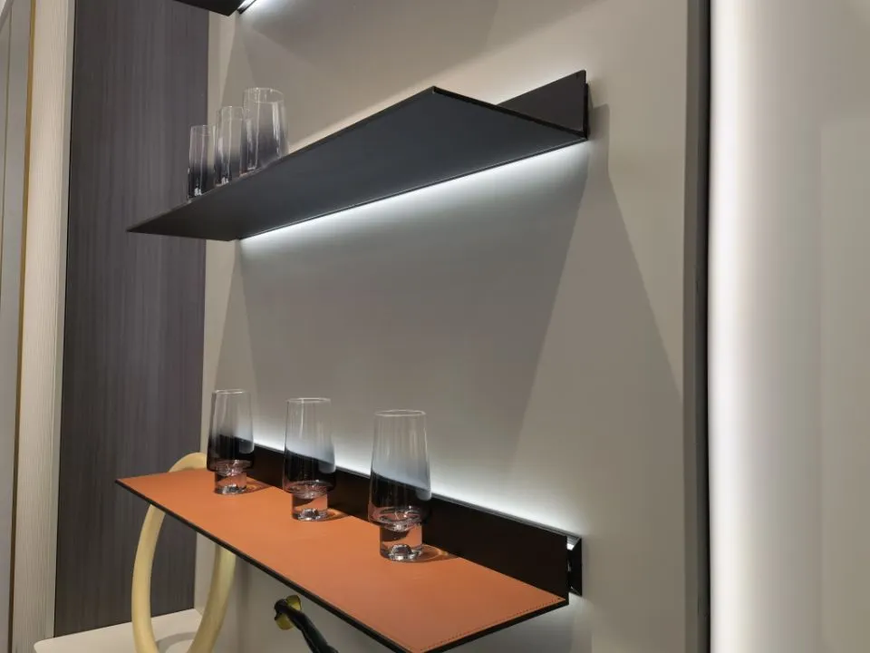 Aluminum Display Shelf Lighting LED Wall Mounting Shelves with LED Linear Light