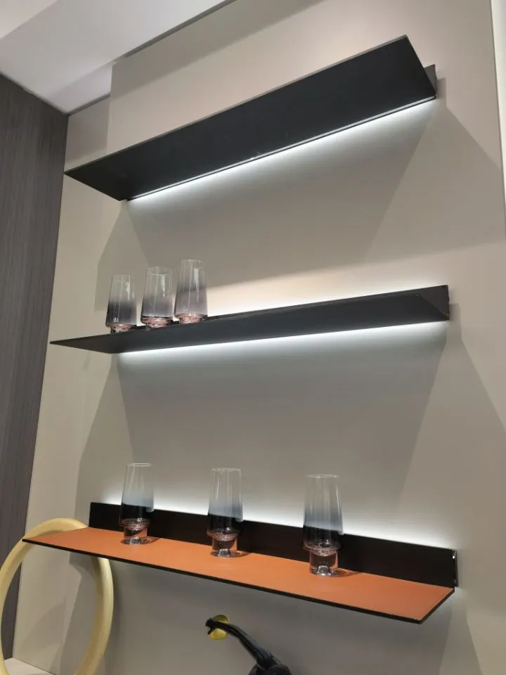 Aluminum Display Shelf Lighting LED Wall Mounting Shelves with LED Linear Light