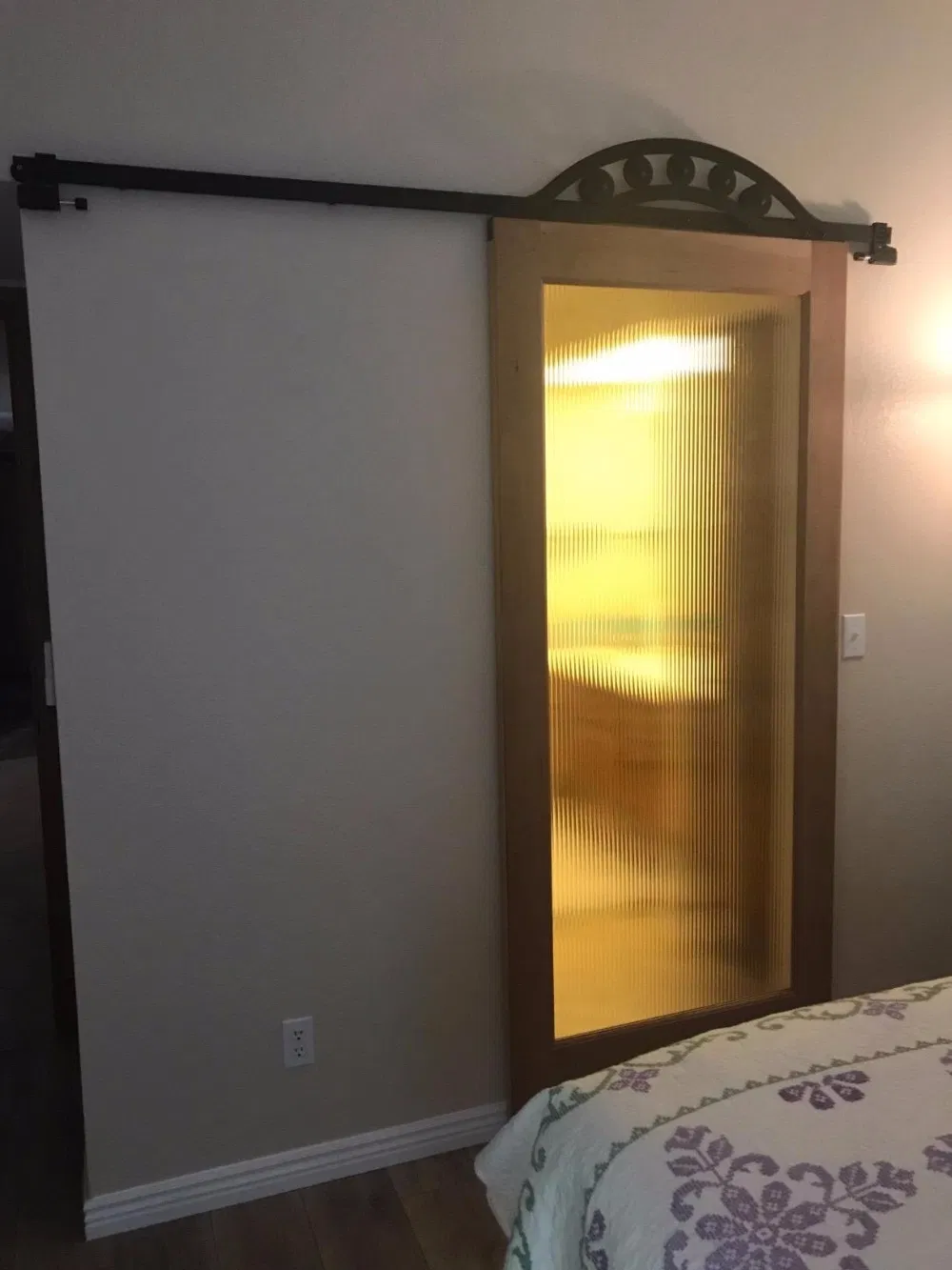 One Piece Wrought Iron Fan-Shaped Royal Roller Sliding Barn Door Hardware